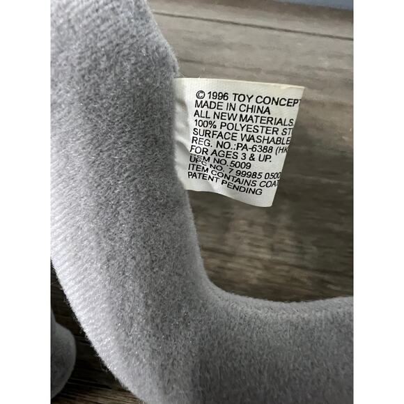 Vintage 1996 Toy Concepts Bendable/Poseable Grey and Pink Plush Kangaroo - Picture 3 of 5